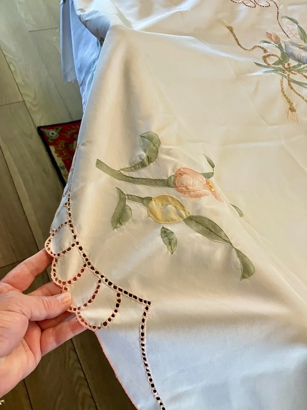 Vintage Extra Large White Scalloped Floral Motif Tablecloth, Excellent Condition